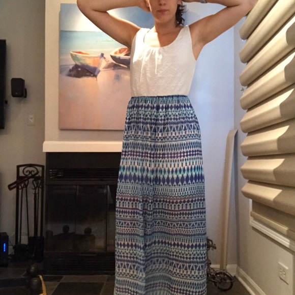 Flirty, Fun Patterned Summer Maxi Dress☀️☀️ - Picture 3 of 4